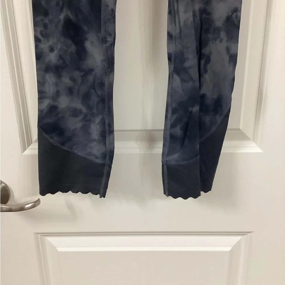 Lululemon Athletica Black Tie-Dye Scalloped Leggings